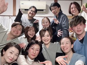 笑顔のスタッフ集合  