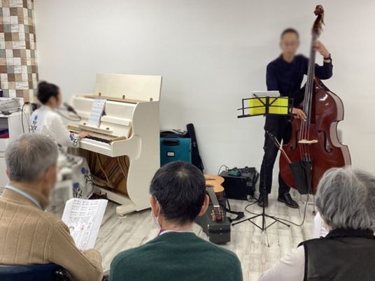 音楽演奏の場面