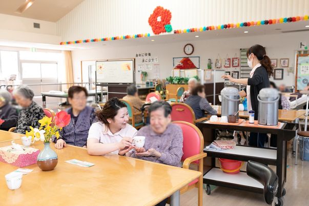 明るく快適なダイニングルーム