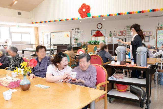 明るく快適なダイニングルーム