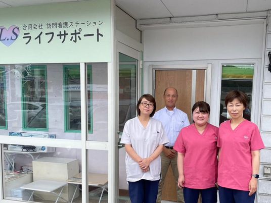 スタッフのいる出入口  