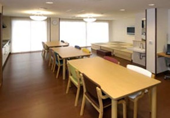 明るいダイニングスタッフ募集