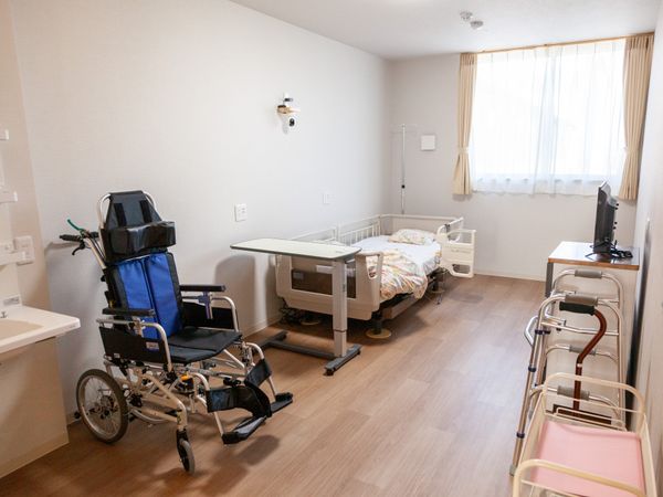 明るい居室の様子