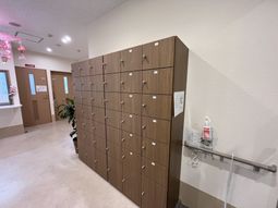 鍵付き収納の廊下