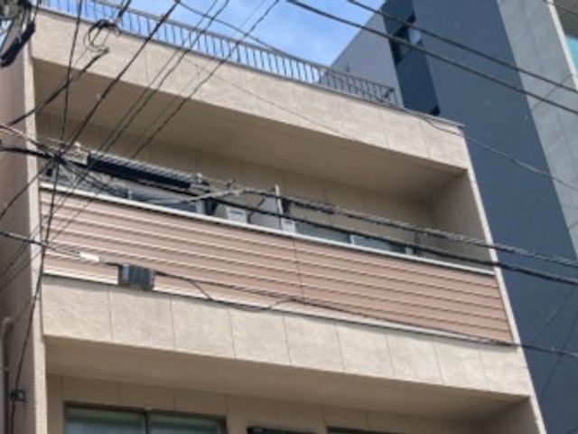 モダンな建物の外観 外観 清潔感のある外観が印象的です。日差しや緑を感じられる設計になっております。