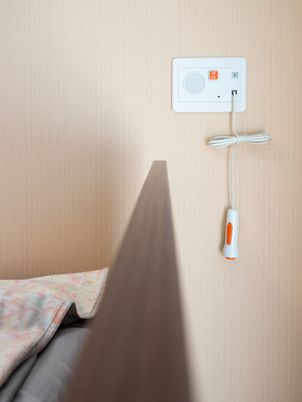 呼び出しボタンのある居室