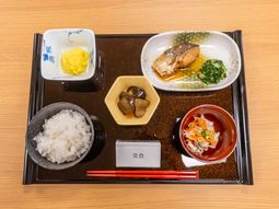 和食の食事風景
