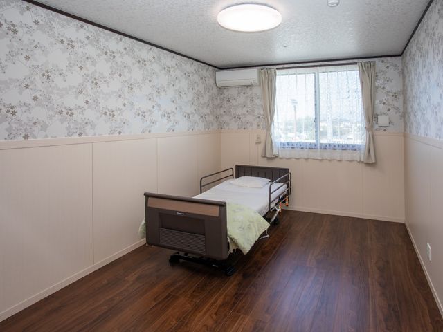 整備された居室 居室 明るく清潔な個室が多数。心地よい環境でのケアを一緒に提供しませんか。