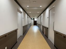 廊下の誘導案内