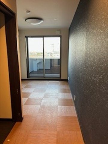 広々とした作業空間 居室 清潔感あふれるゆったりとした居室で、快適な介護環境を提供しましょう。