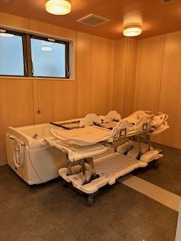 最新設備の居室ベッド 居室 最新設備が整った居室での看護や介護を通じて、ご利用者様に快適な時間を提供しませんか。