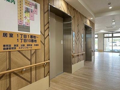 清潔感ある安全な廊下