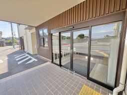 ガラスのエントランス