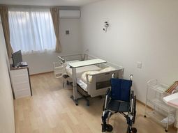 明るい居室の様子