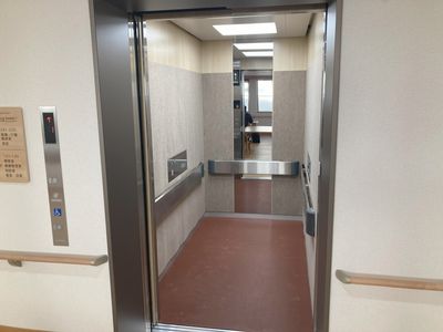 広いエレベーターの出入口