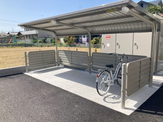 屋根付きの自転車置き場