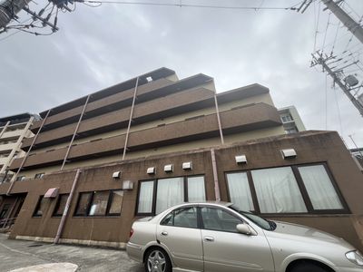 穏やかな施設の外観