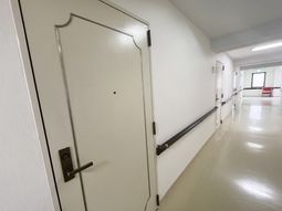 廊下の端末にある居室
