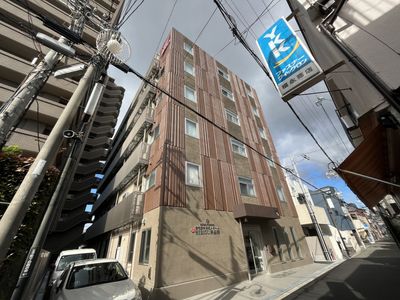 高層の建物外観