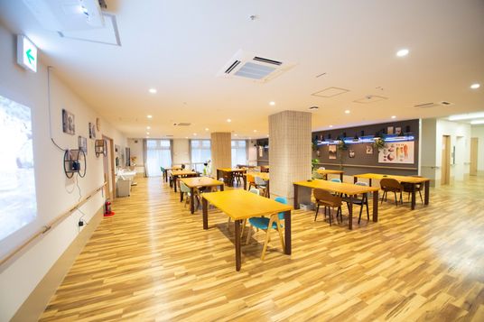 ゆったりとした食堂の風景