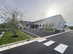 明るく開放的な外観