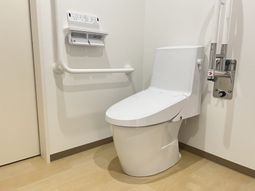 手すり付き洋式トイレ