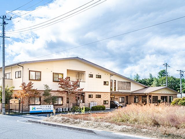 建物の外観 外観 広々とした外観を持つ施設です。緑に囲まれた静かな環境で働くことができます。
