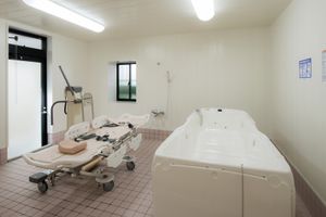 笑顔溢れるスタッフと利用者