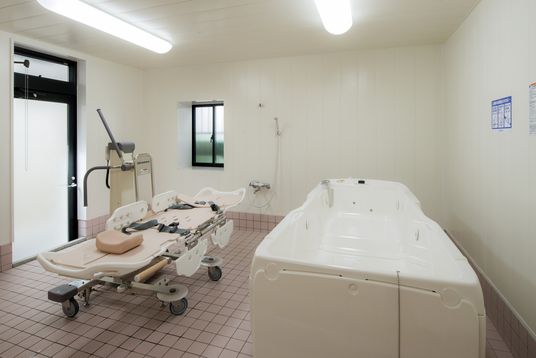 笑顔溢れるスタッフと利用者