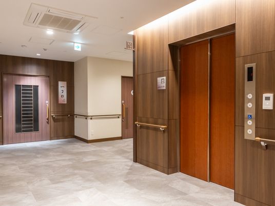 落ち着いた空間の廊下