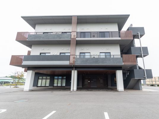 3階建ての建物外観