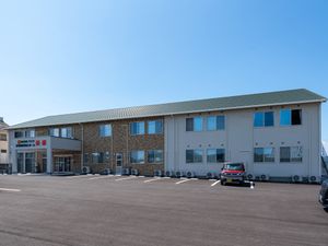 ゆったりした外観の建物