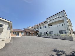 広々とした外観