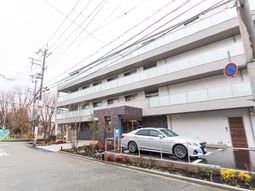 モダンな建物の外観