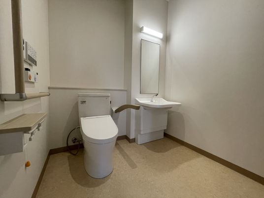 手すり付きトイレ