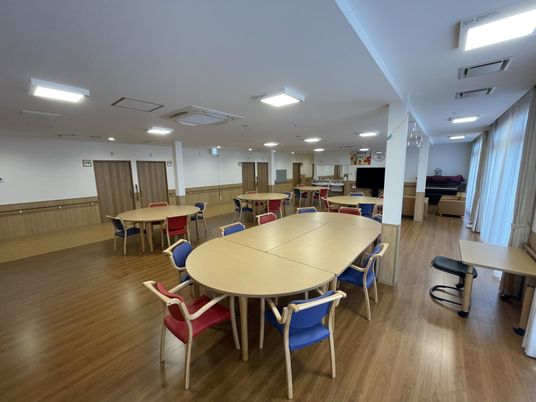 開放的なラウンジ