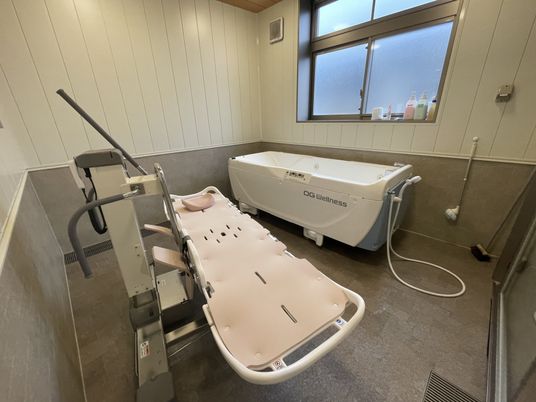 落ち着いた浴室