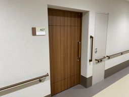 車椅子配慮の廊下