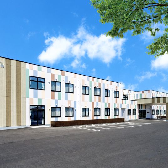 シンプルな建物の外観