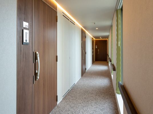 幅広い廊下