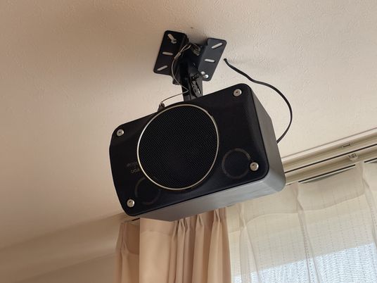 天井のスピーカー