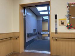 手すりのある廊下