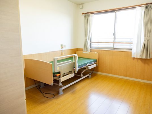 明るい個室の居室