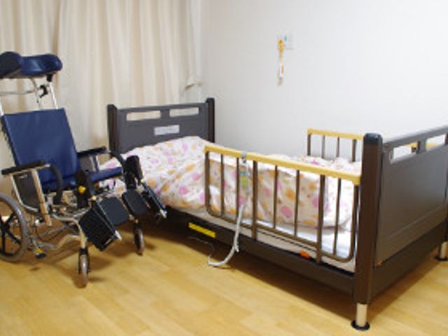 居心地の良い居室 居室 ゆったりとしたベッドと車椅子が備わった居室です。安心してご利用いただける設備が整っています。