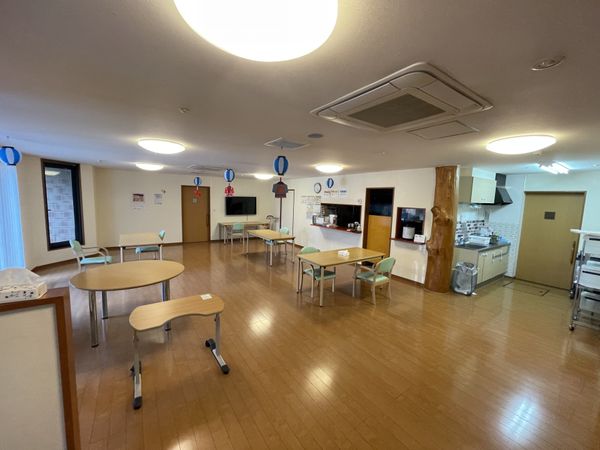 広々としたダイニングルーム