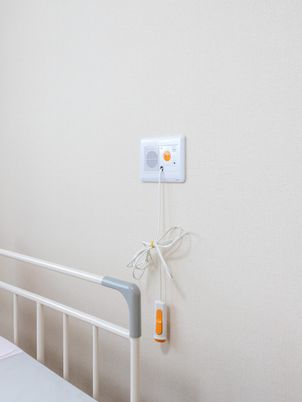 ケアベッドと呼び出し機器