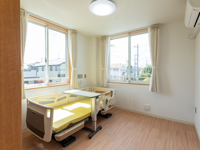 明るい居室の設備 居室 ゆとりある空間の居室です。窓からの自然光が心地よく、快適な生活をサポートします。
