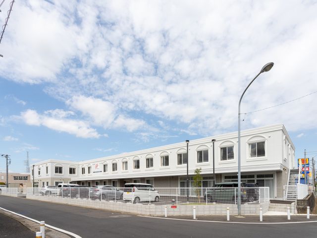ゆったりとした外観 外観 広々とした明るい外観は、快適な生活空間を約束します。安心と寛ぎを感じられるデザインで、皆様をお迎えいたします。