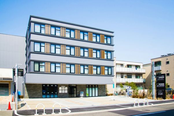 綺麗な施設の外観