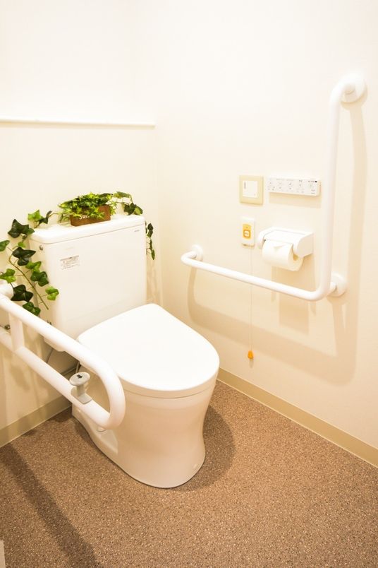 安全配慮したトイレ設備
